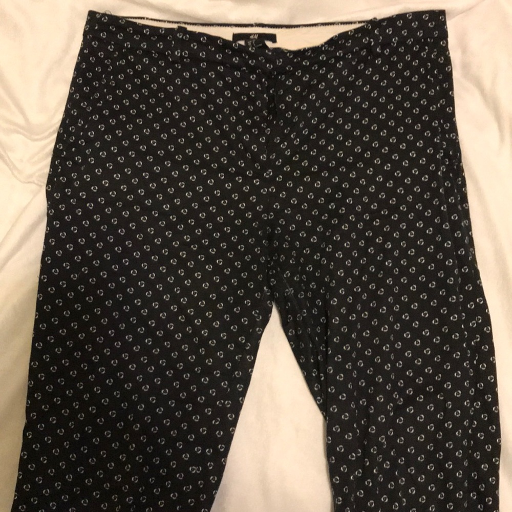 H&M dress pants size 6. Black with white pattern